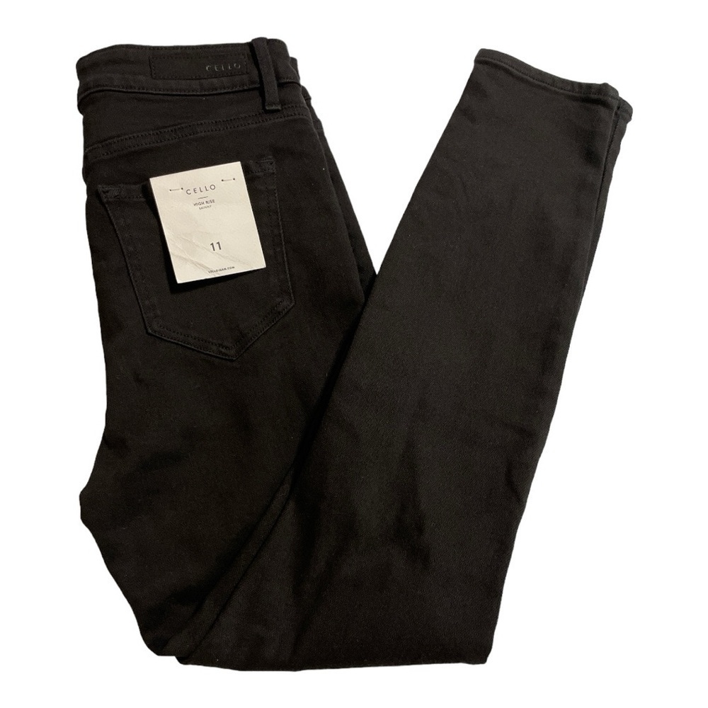 Cello Women's Black Fitted High Rise Distressed Skinny
Denim Jeans Size 11